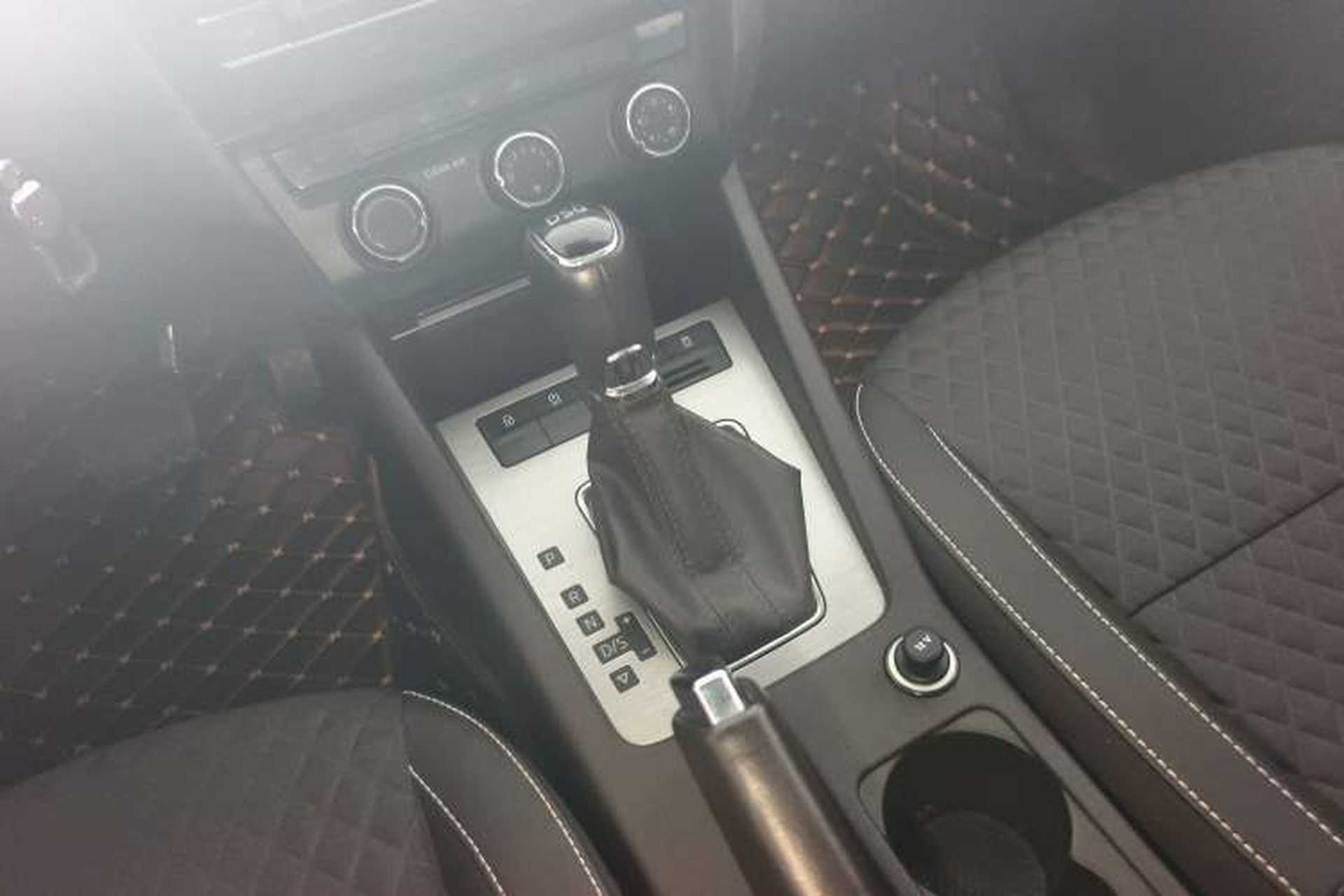 Used Skoda Octavia 2018 TSI230 DSG Luxury Edition Gear Lever