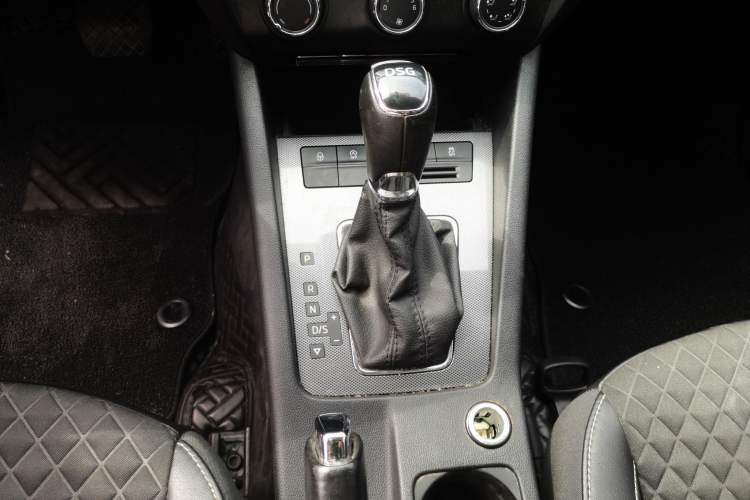 Used Skoda Octavia 2018 Station Wagon TSI230 DSG Luxury Edition Gear Lever