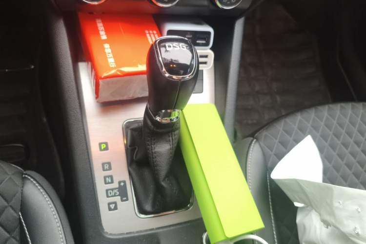 Used Skoda Octavia 2018 TSI280 DSG Luxury Edition Gear Lever