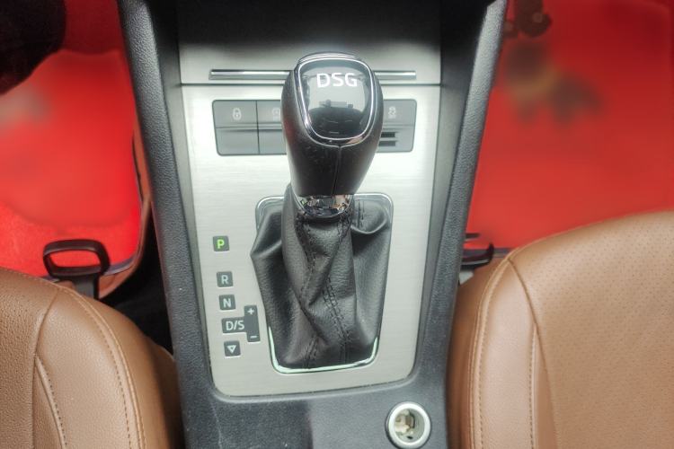Used Skoda Octavia 2018 TSI230 DSG Luxury Enjoyment Edition Gear Lever