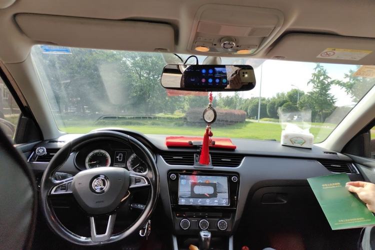 Used Skoda Octavia 2018 1.6L Automatic Luxury Edition Headliner