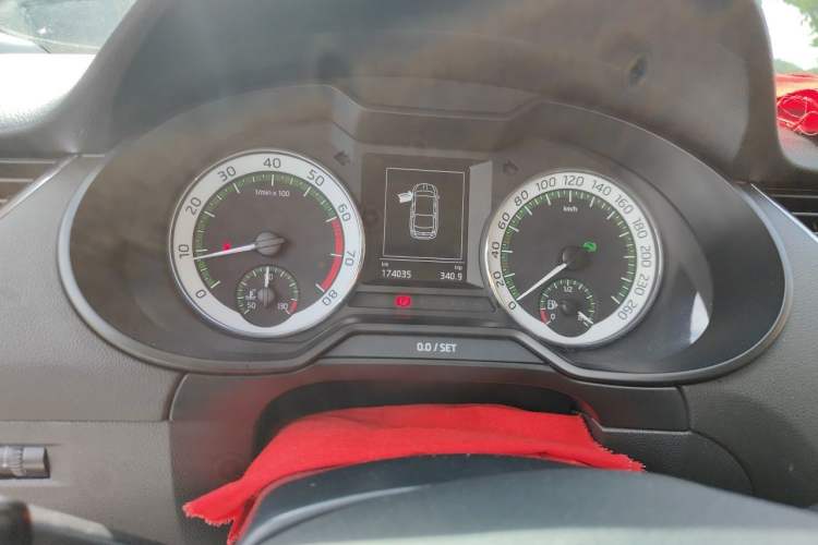 Used Skoda Octavia 2018 1.6L Automatic Luxury Edition Instrument Cluster