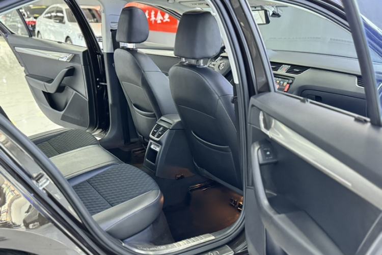 Used Skoda Octavia 2018 TSI280 DSG Luxury Edition Interior 1