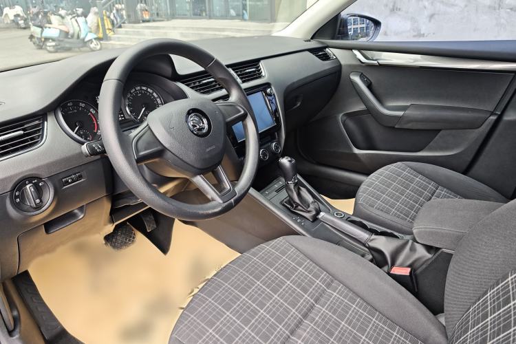 Used Skoda Octavia 2018 Station Wagon TSI230 DSG Comfort Edition Interior 2