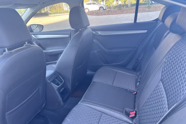 Used Skoda Octavia 2018 TSI230 DSG Luxury Edition Interior 3