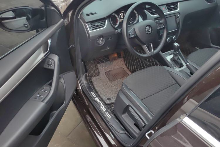 Used Skoda Octavia 2018 TSI230 DSG Luxury Edition Interior 3