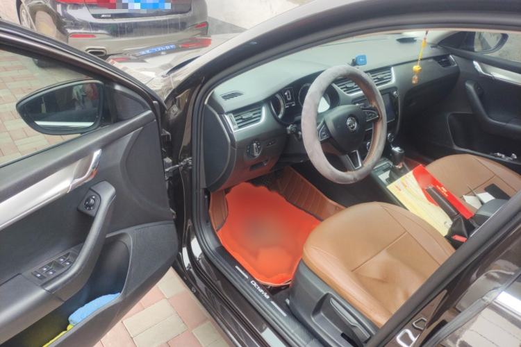 Used Skoda Octavia 2018 TSI230 DSG Luxury Enjoyment Edition Interior 3