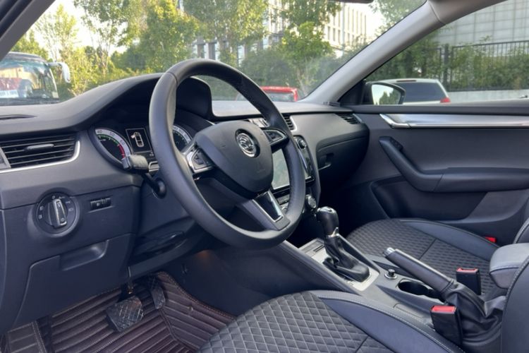 Used Skoda Octavia 2018 TSI230 DSG Luxury Edition Interior 4