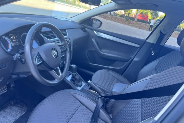 Used Skoda Octavia 2018 TSI230 DSG Luxury Edition Interior 5