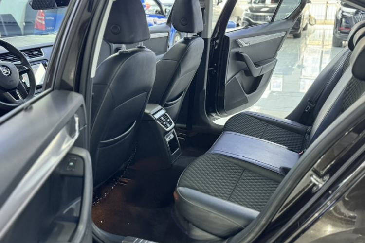 Used Skoda Octavia 2018 TSI280 DSG Luxury Edition Interior 5