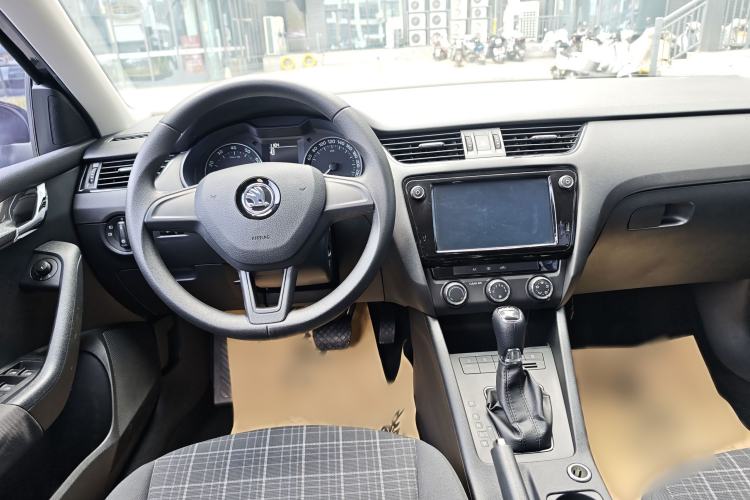Used Skoda Octavia 2018 Station Wagon TSI230 DSG Comfort Edition Interior 5