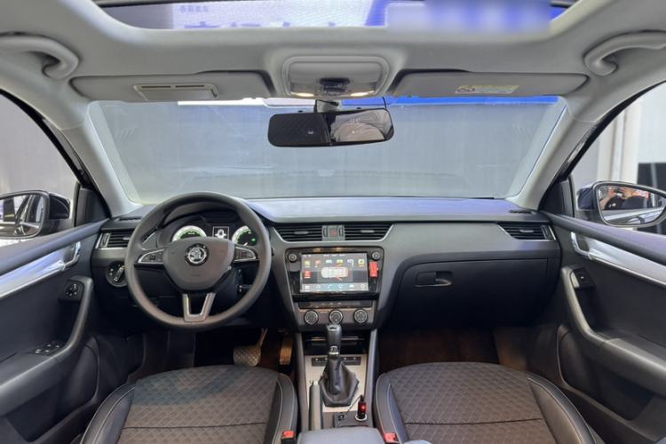 Used Skoda Octavia 2018 TSI280 DSG Luxury Edition Interior 7