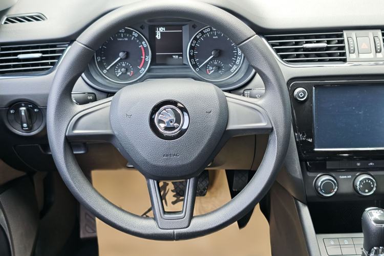Used Skoda Octavia 2018 Station Wagon TSI230 DSG Comfort Edition Interior 8