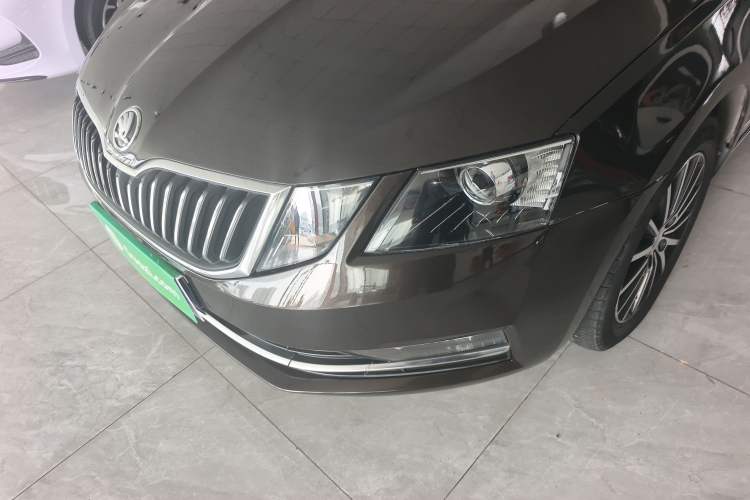 Used Skoda Octavia 2018 TSI230 DSG Luxury Edition Left Front Headlight