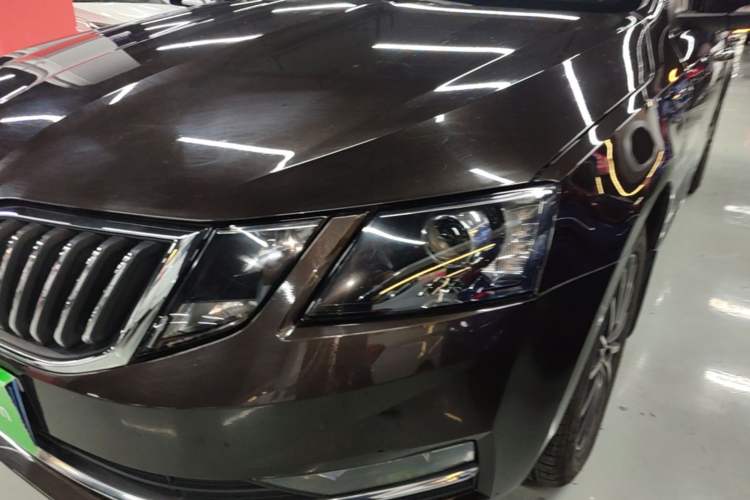 Used Skoda Octavia 2018 1.6L Automatic Luxury Edition Left Front Headlight