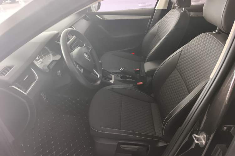 Used Skoda Octavia 2018 TSI230 DSG Luxury Edition Left Front Seat