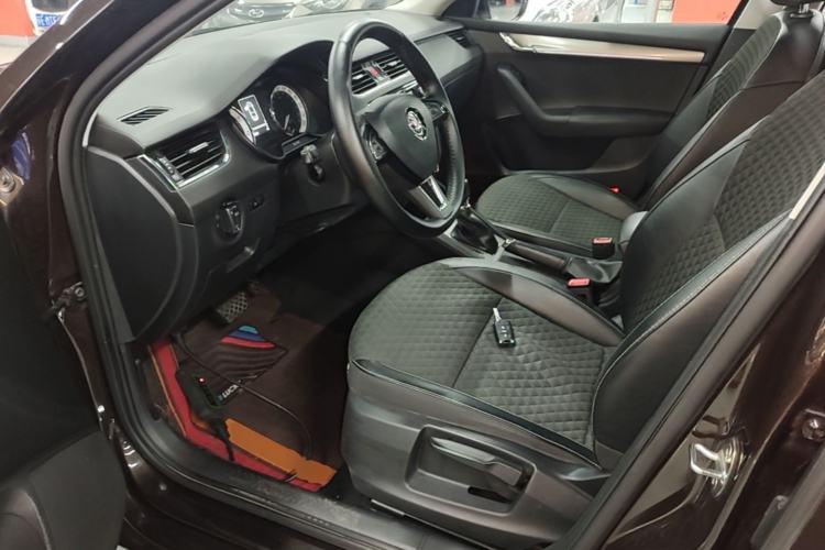 Used Skoda Octavia 2018 1.6L Automatic Luxury Edition Left Front Seat