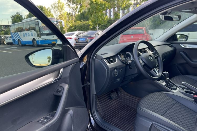 Used Skoda Octavia 2018 TSI230 DSG Luxury Edition Left Front Seat
