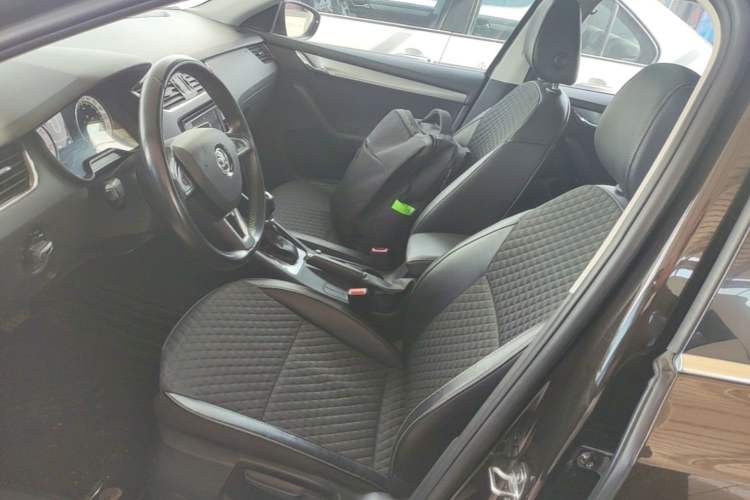 Used Skoda Octavia 2018 TSI280 DSG Luxury Edition Left Front Seat