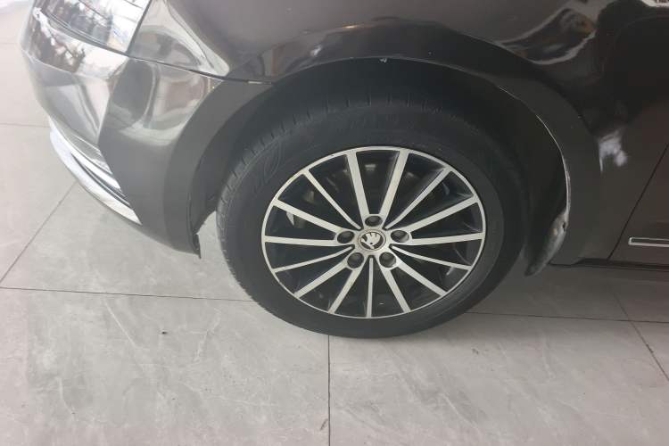 Used Skoda Octavia 2018 TSI230 DSG Luxury Edition Left Front Wheel Hub