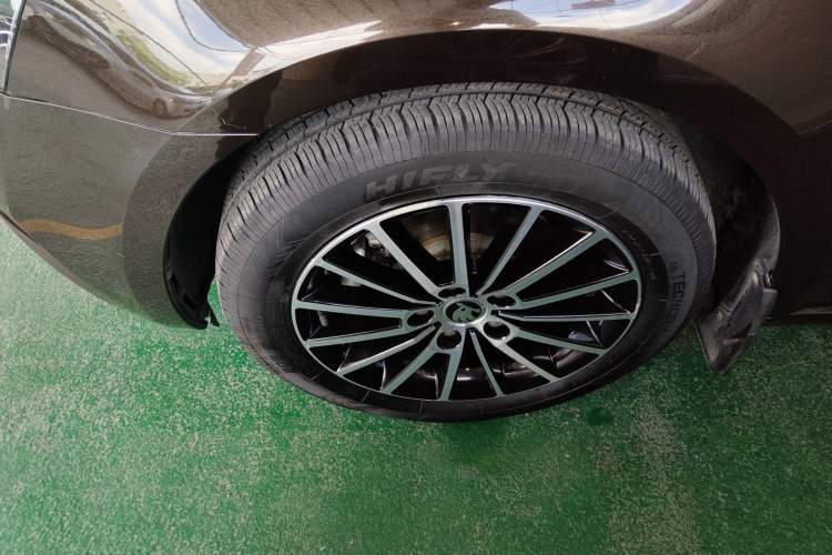 Used Skoda Octavia 2018 1.6L Automatic Luxury Edition Left Front Wheel Hub