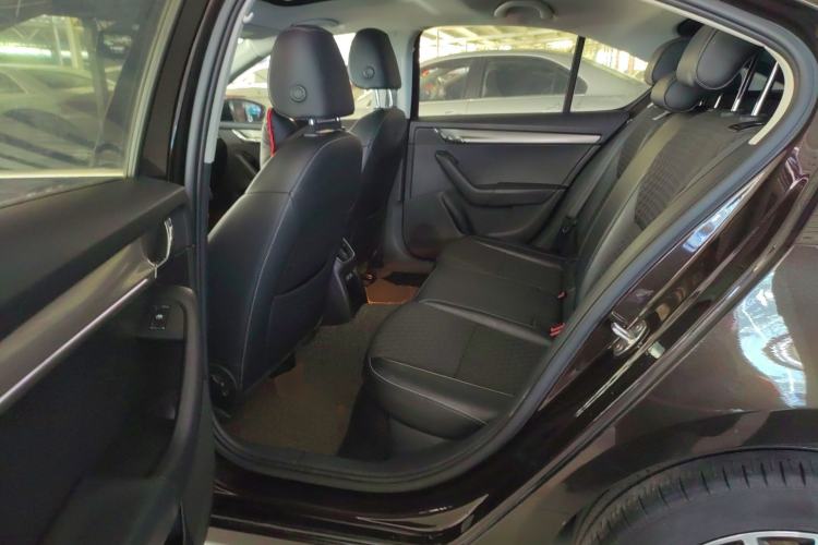 Used Skoda Octavia 2018 1.6L Automatic Luxury Edition Left Rear Seat