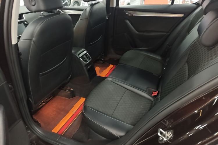 Used Skoda Octavia 2018 1.6L Automatic Luxury Edition Left Rear Seat
