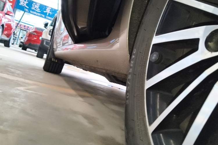Used Skoda Octavia 2018 TSI230 DSG Luxury Edition Left Side Sill
