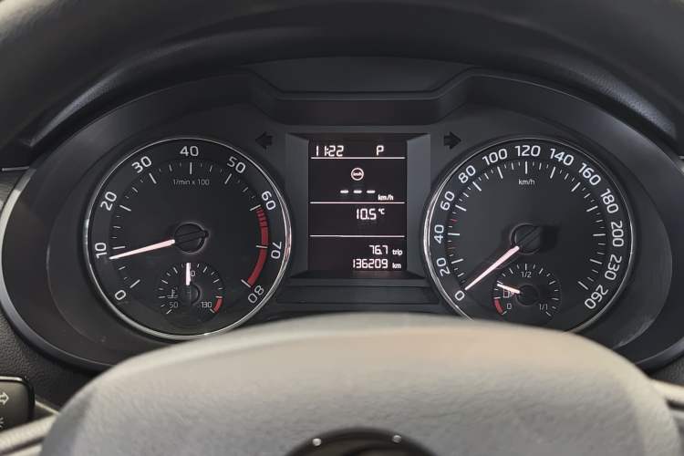 Used Skoda Octavia 2018 Station Wagon TSI230 DSG Comfort Edition Odometer Close Up