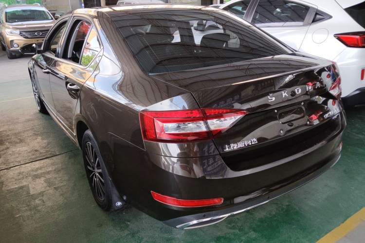 Used Skoda Octavia 2018 1.6L Automatic Luxury Edition Rear Left 45 Deg