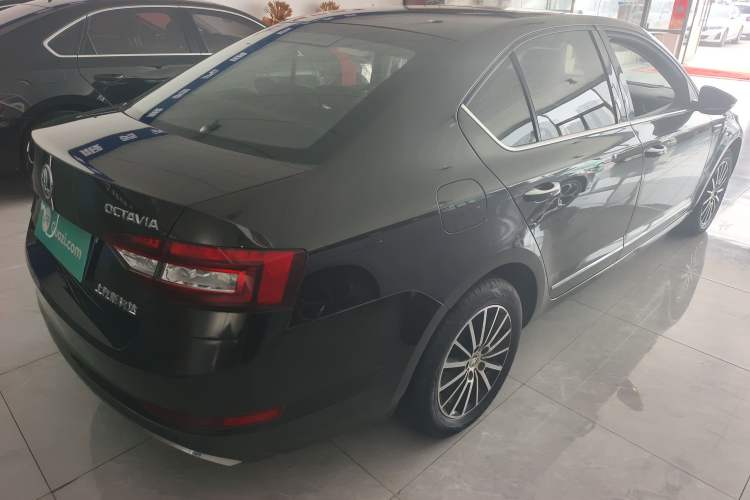 Used Skoda Octavia 2018 TSI230 DSG Luxury Edition Rear Right 45 Deg