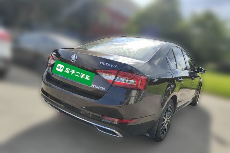 Used Skoda Octavia 2018 1.6L Automatic Luxury Edition Rear Right 45 Deg