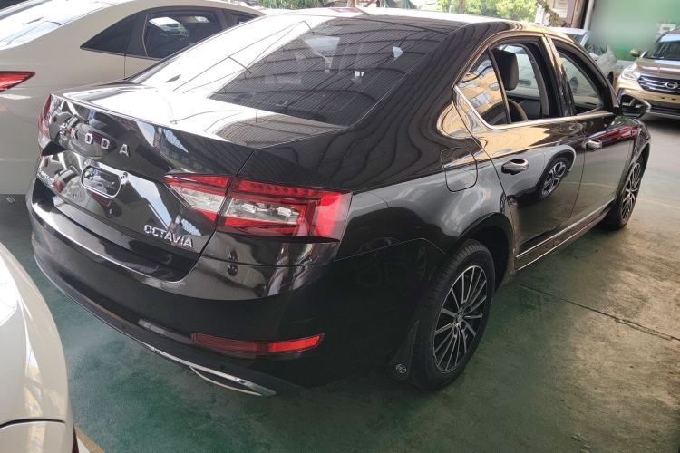Used Skoda Octavia 2018 1.6L Automatic Luxury Edition Rear Right 45 Deg