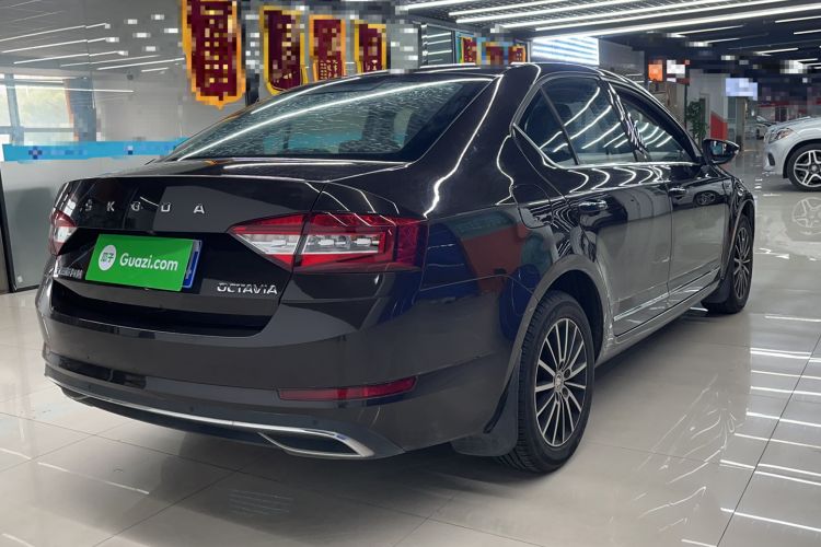 Used Skoda Octavia 2018 1.6L Automatic Luxury Edition Rear Right 45 Deg