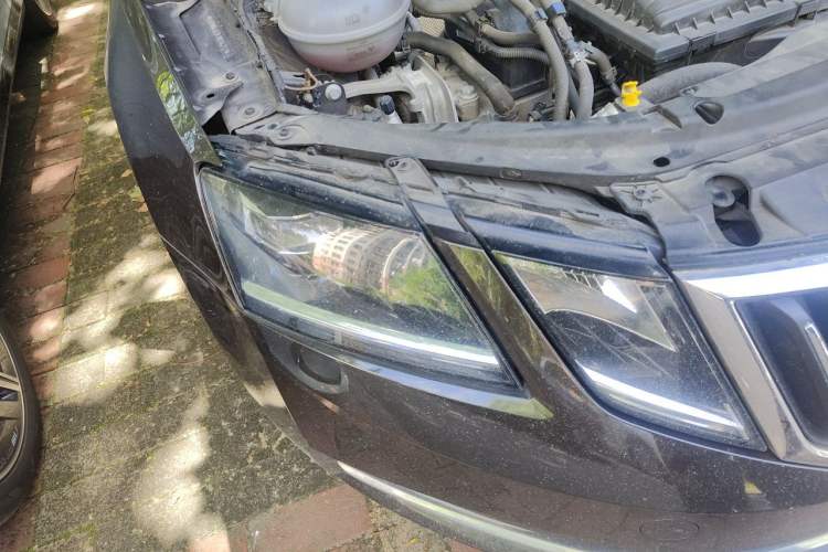 Used Skoda Octavia 2018 TSI280 DSG Luxury Edition Right Front Headlight