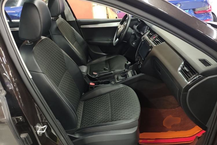 Used Skoda Octavia 2018 1.6L Automatic Luxury Edition Right Front Seat