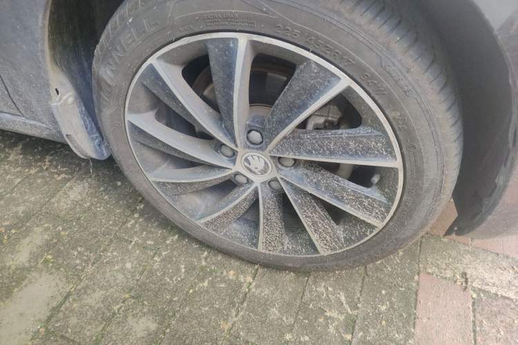 Used Skoda Octavia 2018 TSI280 DSG Luxury Edition Right Front Wheel Hub