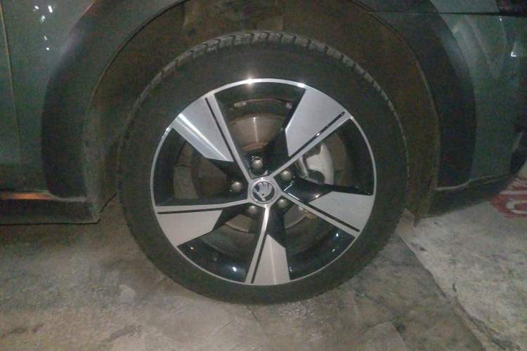 Used Skoda Octavia 2018 Station Wagon TSI280 DSG Luxury Edition Right Front Wheel Hub