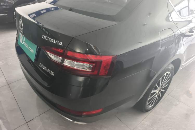 Used Skoda Octavia 2018 TSI230 DSG Luxury Edition Right Rear Taillight
