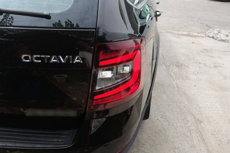 Used Skoda Octavia 2018 Station Wagon TSI230 DSG Luxury Edition Right Rear Taillight