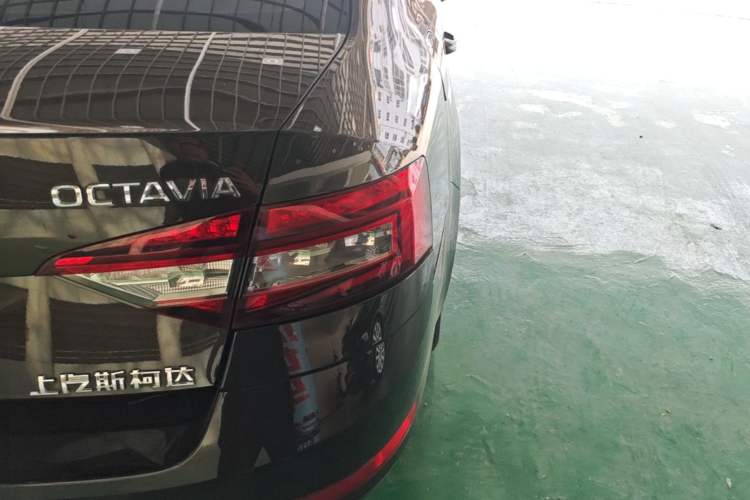 Used Skoda Octavia 2018 TSI230 DSG Comfort Edition Right Rear Taillight