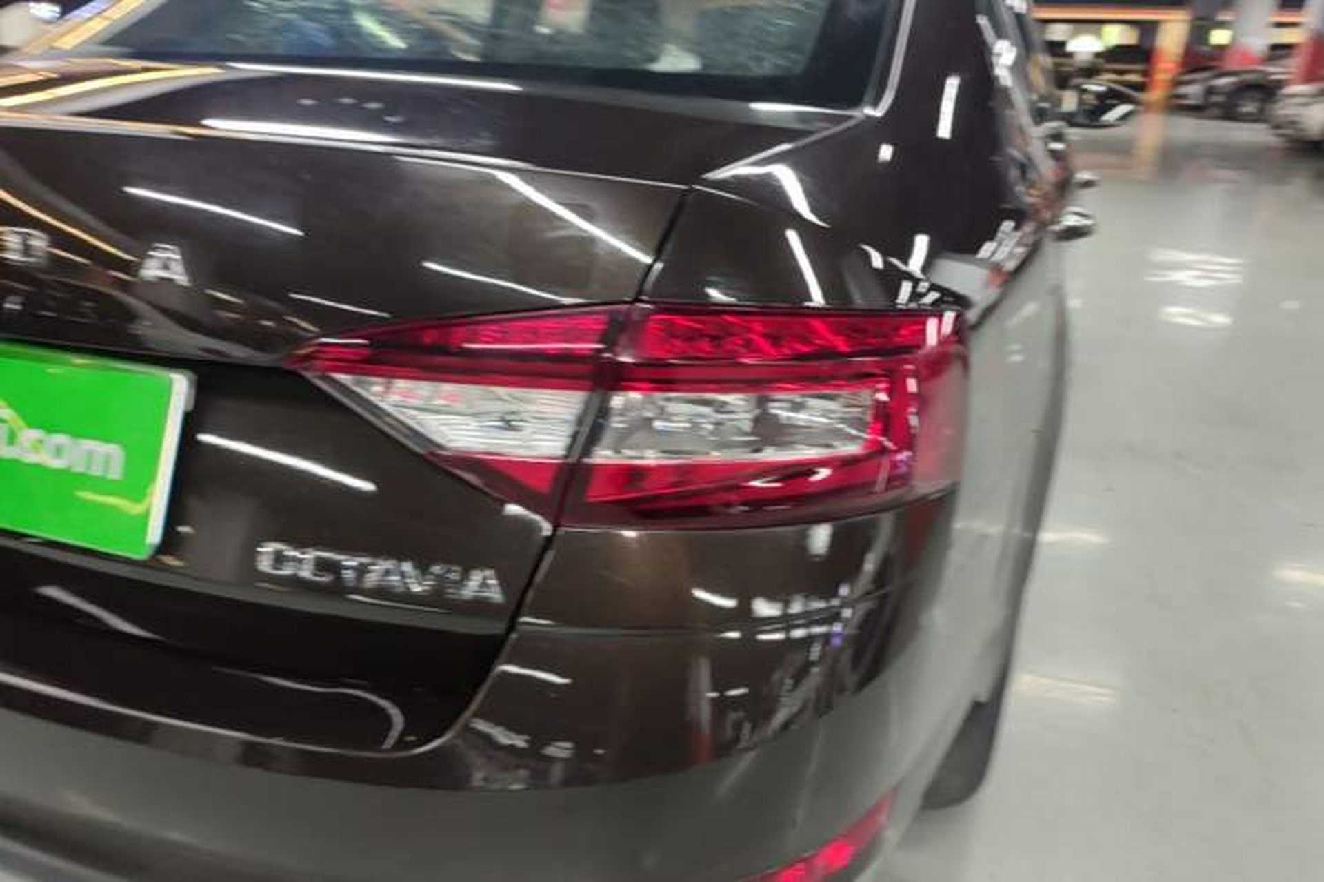 Used Skoda Octavia 2018 1.6L Automatic Luxury Edition Right Rear Taillight