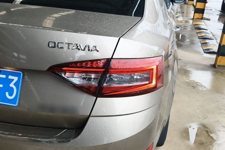 Used Skoda Octavia 2018 TSI230 DSG Luxury Edition Right Rear Taillight