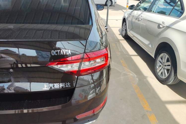 Used Skoda Octavia 2018 TSI280 DSG Luxury Edition Right Rear Taillight