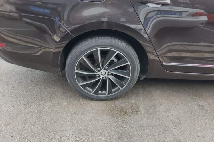 Used Skoda Octavia 2018 TSI280 DSG Luxury Edition Right Rear Wheel Hub