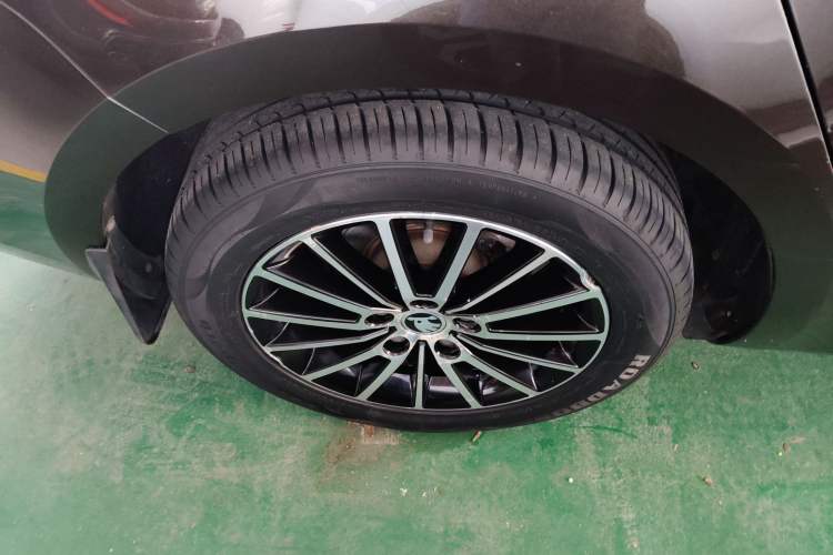 Used Skoda Octavia 2018 1.6L Automatic Luxury Edition Right Rear Wheel Hub