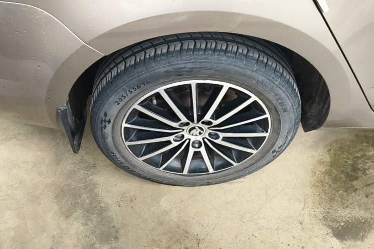 Used Skoda Octavia 2018 TSI230 DSG Luxury Edition Right Rear Wheel Hub