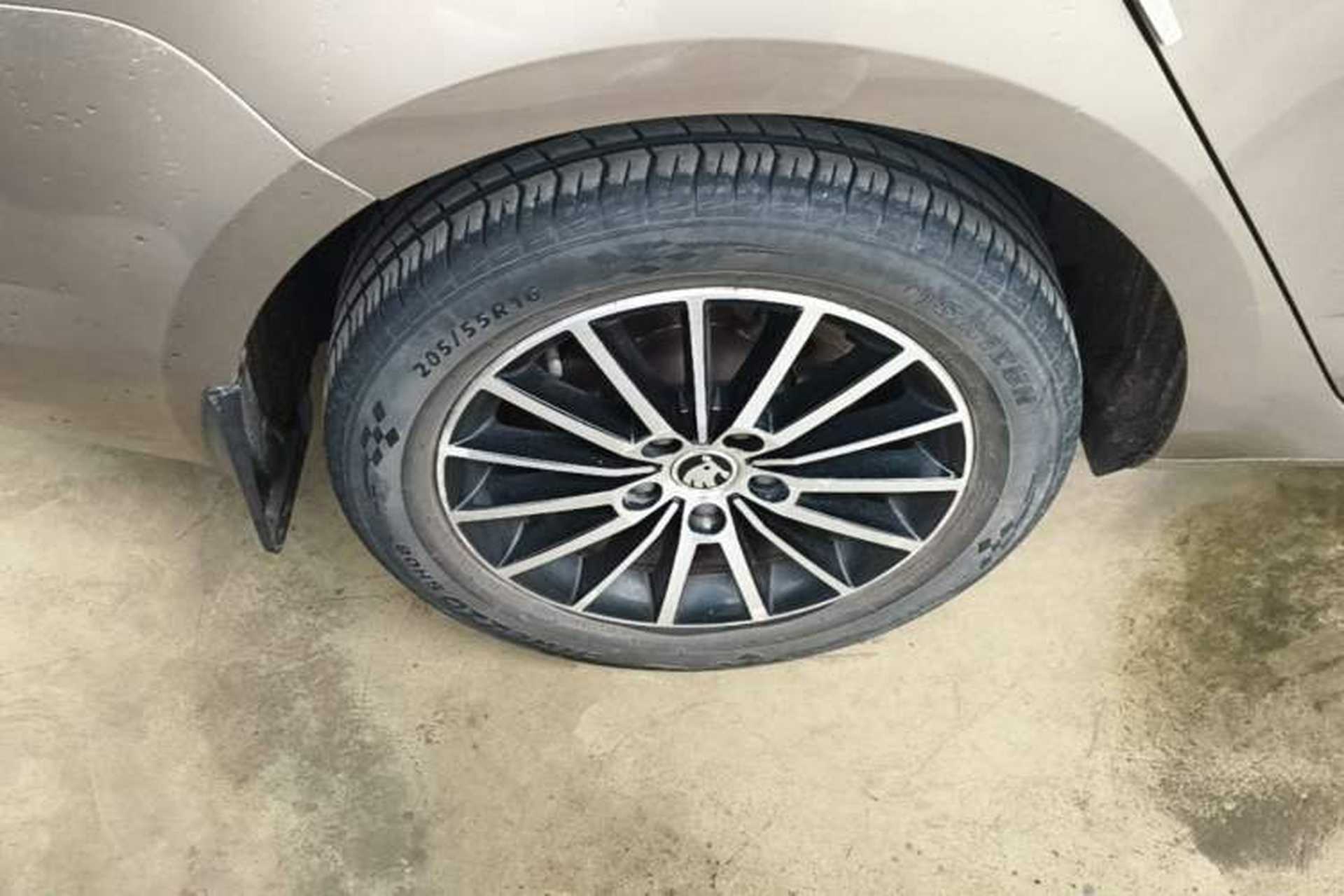 Used Skoda Octavia 2018 TSI230 DSG Luxury Edition Right Rear Wheel Hub