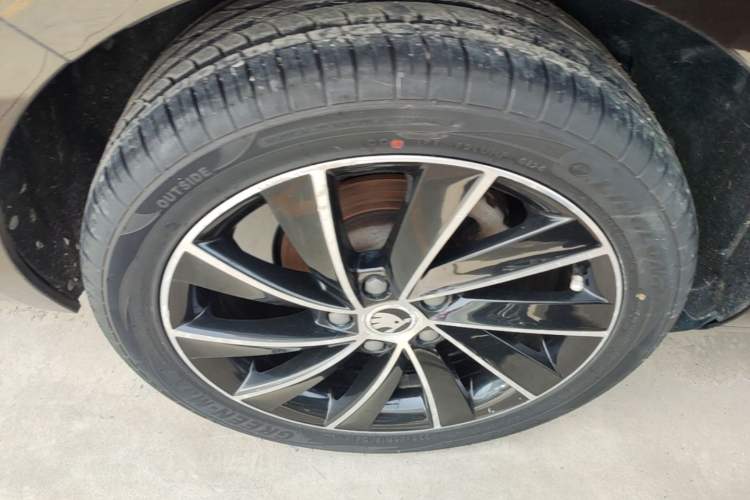 Used Skoda Octavia 2018 TSI280 DSG Luxury Edition Right Rear Wheel Hub