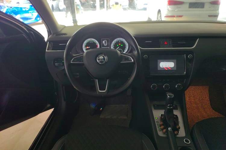 Used Skoda Octavia 2018 1.6L Automatic Luxury Edition Steering Wheel